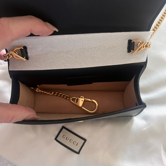 Brand new Gucci purse 
Silvee - Picture 2 of 5
